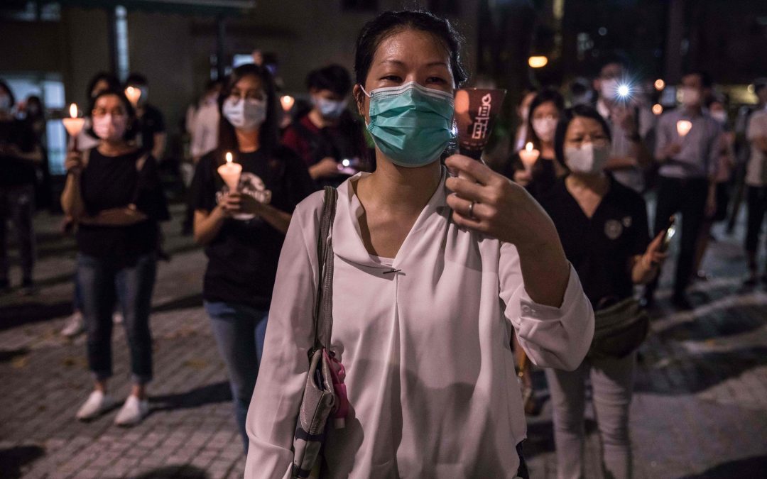 Hong Kong, cartucce urticanti sulla folla nell’anniversario di Tienanmen
