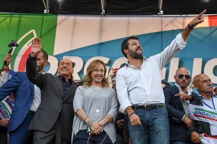 Salvini: “Federiamo il centrodestra”. Gelo Meloni, Berlusconi: “Un’imboscata”
