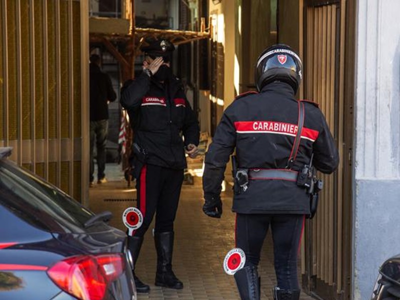 Milano, accoltella moglie e suocera e tenta di togliersi la vita