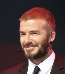 FIFA 2021, David Beckham (in pixel) torna in campo