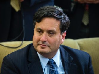 Usa, il governo prende forma: Biden sceglie Ron Klain come capo staff