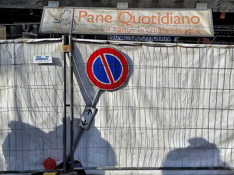 Pane Quotidiano: code chilometriche aspettando il Natale. Ma il Covid (per ora) non c’entra