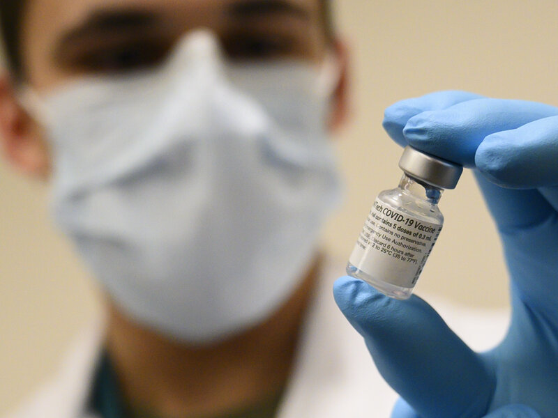 Vaccino Covid: oltre 300mila dosi somministrate, ok dell’Ema al farmaco Moderna