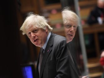 L’ora più buia di Boris Johnson: si dimettono altri due membri del governo