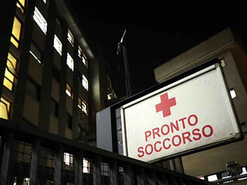 Bolzano, in coma donna accoltellata alla gola: si cerca l’ex compagno della figlia