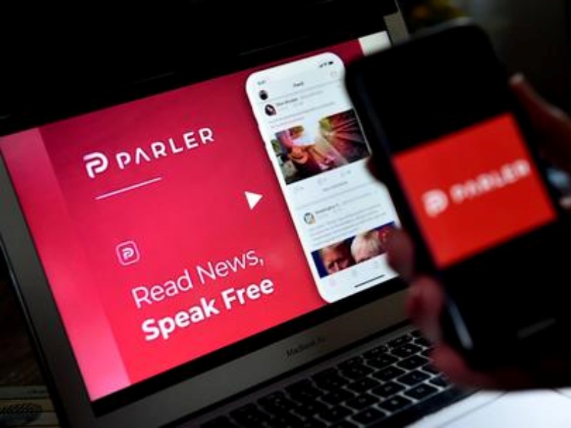 Parler è offline: Amazon chiude il social dei fedelissimi di Trump