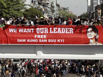 Birmania,la giunta militare minaccia stretta contro i manifestanti