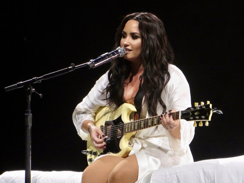 Demi Lovato, la rivelazione choc: «Ho avuto tre ictus e un infarto»