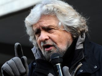 Grillo e le “influenze illecite”: il silenzio del comico e il disagio del Movimento