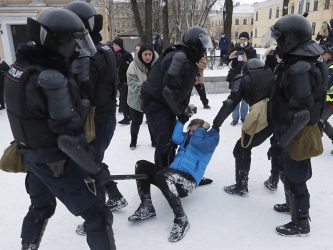 Russia, 5000 arresti alle proteste per Navalny. Medvedev: «È una canaglia politica»
