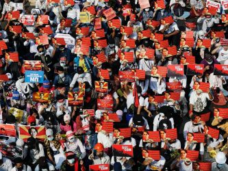 Myanmar, migliaia in strada contro il regime. Due morti a Mandalay