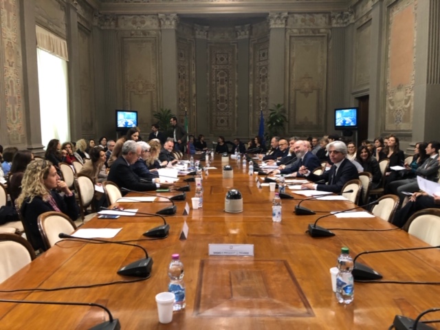 Vaccini e lockdown, le Regioni al Governo: «Serve un cambio di passo»