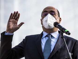 Pd: Zingaretti elogia Barbara D’Urso, la Rete si scatena