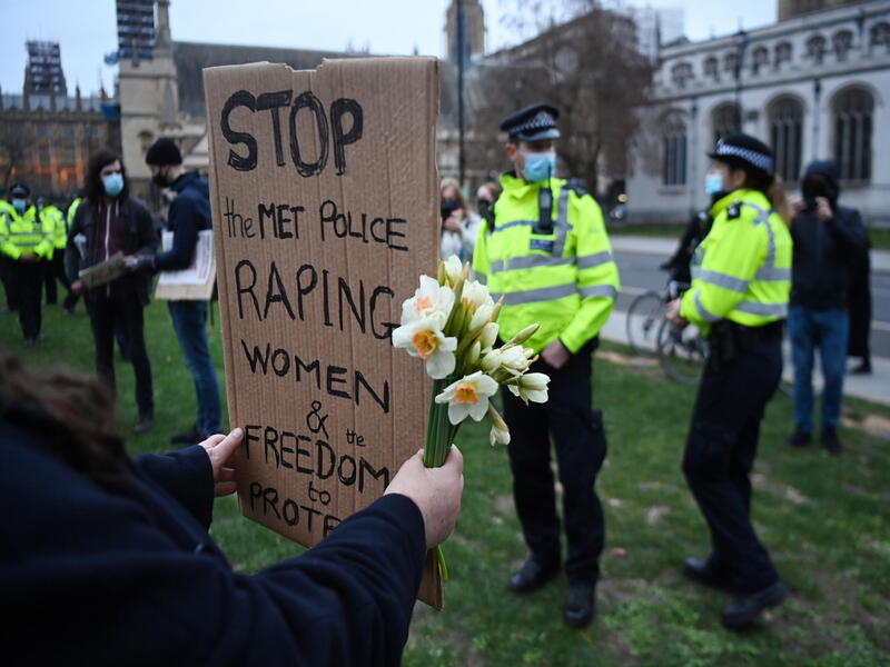 Da Londra all’Australia, proteste contro la violenza sulle donne. E le istituzioni finiscono sotto accusa