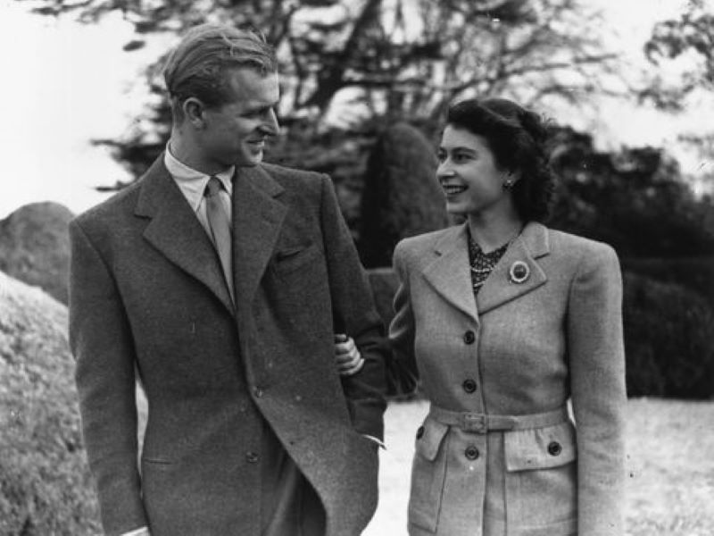 Nel 1939, incontrò la principessa Elisabetta, che si innamorò immediatamente di lui e iniziarono uno scambio di lettere. I due si sposarono il 20 novembre 1947. (Fonte: Creative Commons)