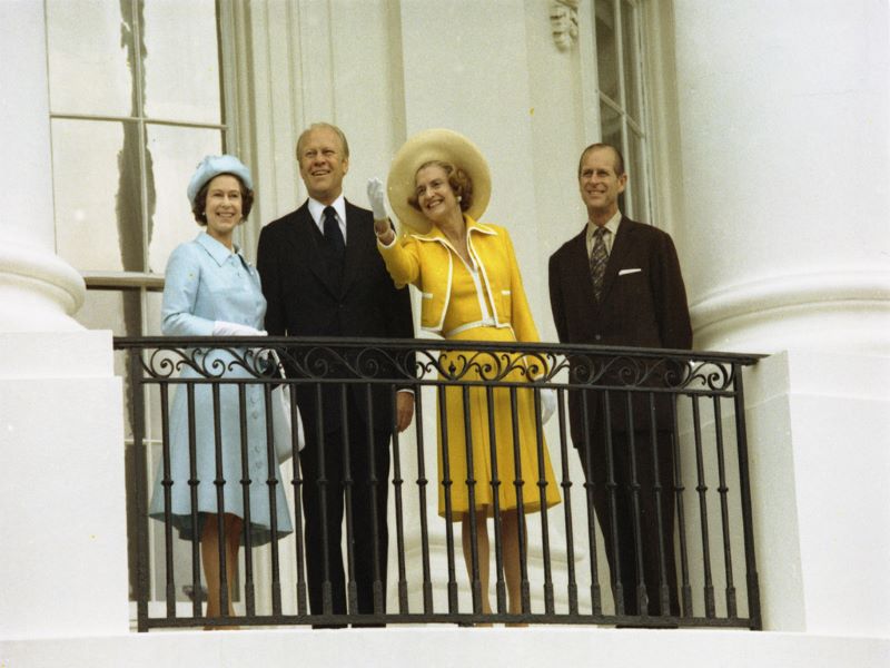 Elisabetta e Filippo hanno incontrato 12 presidenti americani in carica, da Harry Truman a Donald Trump, con la sola esclusione di Lyndon Johnson. Qui nel 1976 con Gerald e Betty Ford. (Fonte: Creative Commons)