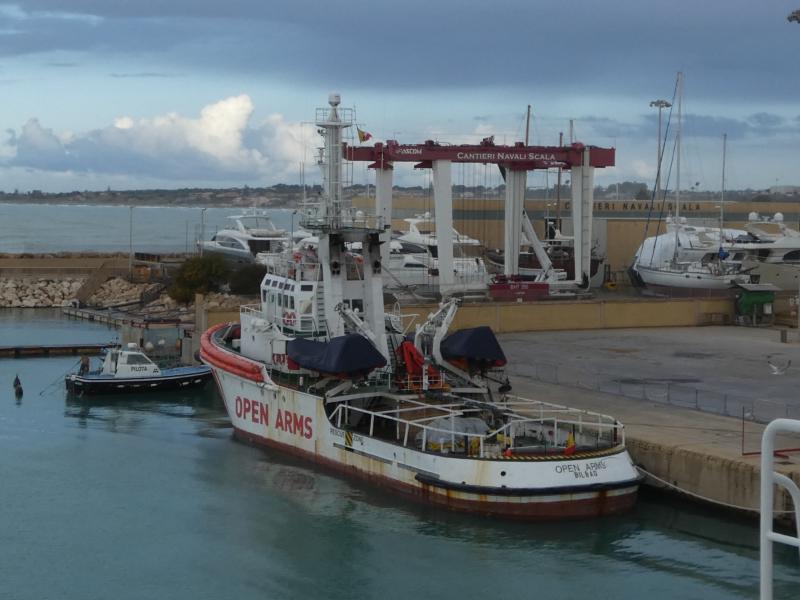 Open Arms, fermata a Pozzallo per irregolarità. L’Ong teme una “vendetta”