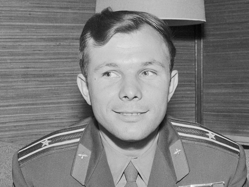 Gagarin, il sovietico dal sorriso buono che conquistò il mondo arrivando nello Spazio