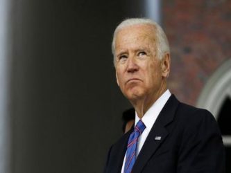 Un anno di Biden, tra crisi e sondaggi in calo