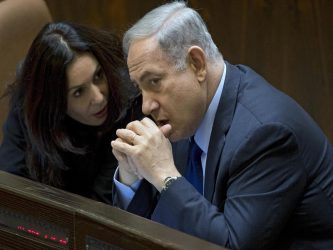 Israele, Bennett e Lapid trovano l’accordo. Netanyahu verso l’uscita
