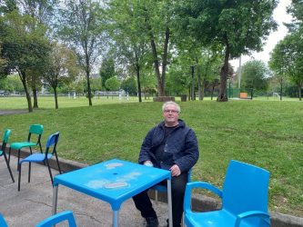 Solidarietà e teatro, la ricetta di Don Davide contro la povertà