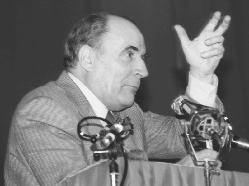 Mitterrand, quarant’anni fa saliva al potere “l’ultimo Re di Francia”