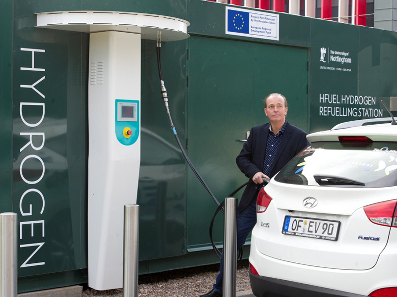 Mobilità green, l’idrogeno si fa aspettare. Di Stefano: «Tecnologia sperimentale»