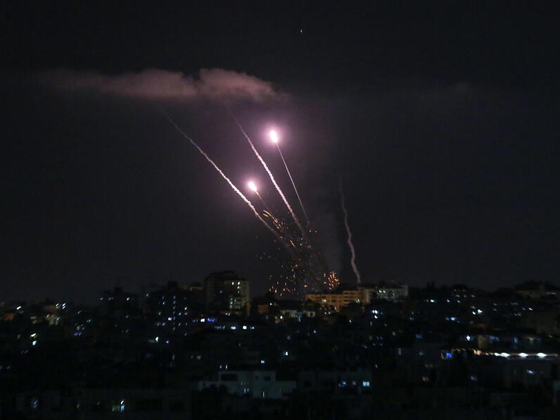 Israele-Hamas: la guerra non si ferma, Netanyahu valuta l’invasione di Gaza