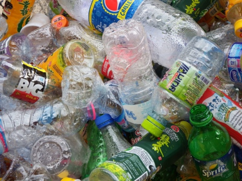 La lunga marcia della plastic tax: non sarà in vigore prima del 2022