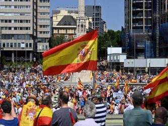Madrid in piazza: in migliaia contro l’indulto ai leader catalani