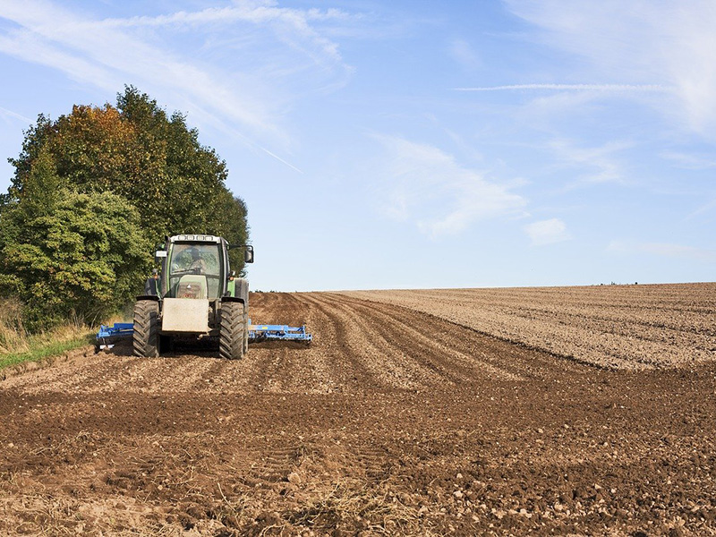 Incidenti sul lavoro, ragazza impigliata in pompa agricola: è grave