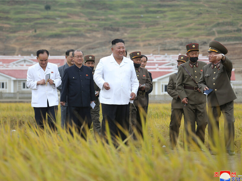 Kim Jong-Un ammette: «Produzione agricola in crisi». La Fao teme la carestia