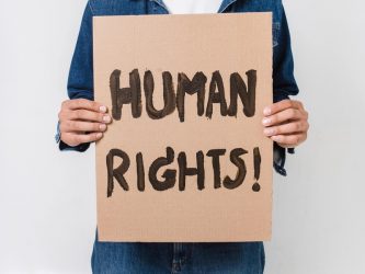 Russia, il Cremlino vuole chiudere l’Ong fondata da Sacharov: «vìola la legge»