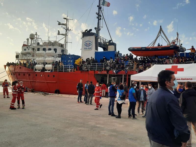 Migranti, sempre più minori sulle navi Ong: in Italia oltre 9.000 non accompagnati