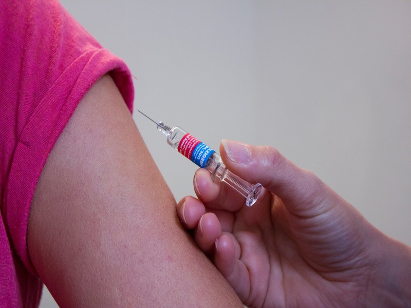 Cancro alla cervice, con vaccino contro Hpv cala il rischio dell’87%: «Risultato storico»