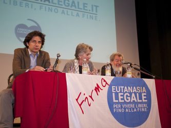 Suicidio assistito, primo via libera in commissione. In aula il 13 dicembre