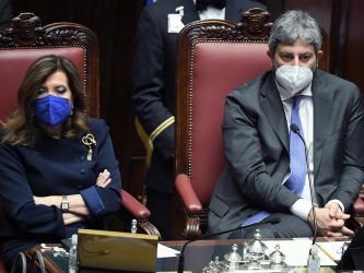 Quirinale, nei partiti è stallo totale: 441 astenuti, a Mattarella 166 voti