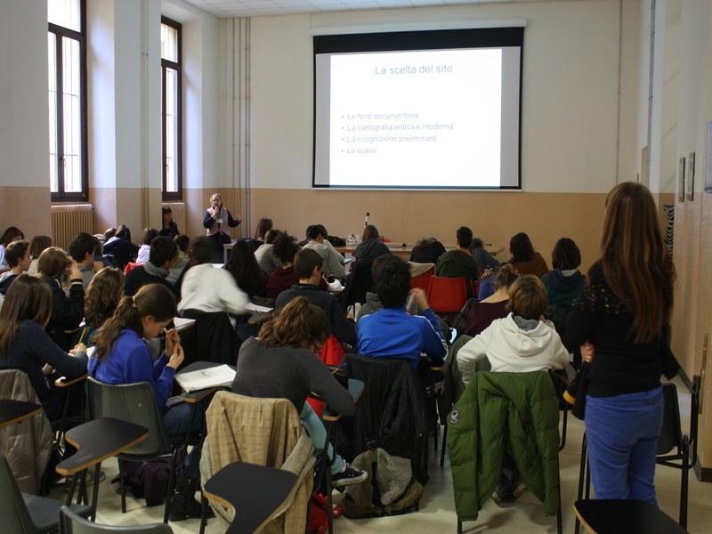 Riparte la scuola, parola agli studenti: «Contenti di tornare in presenza»