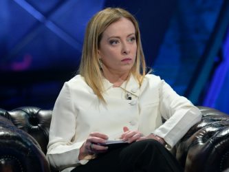 Emilia-Romagna, il centro-destra chiude la campagna elettorale. Meloni a Bologna, tra le polemiche
