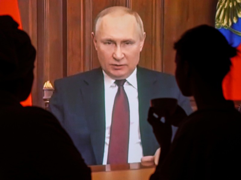 Ucraina, Putin dichiara guerra in diretta tv: «Per chi interferisce conseguenze mai viste prima»