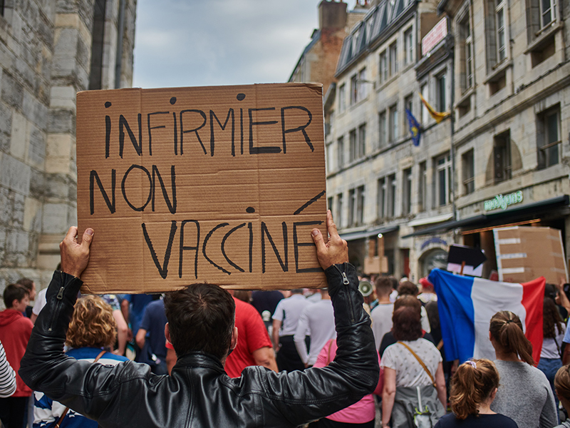 No Vax, «Freedom Convoy» approda in Europa