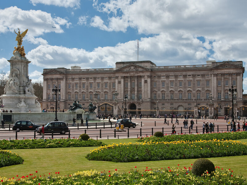 Addio a Buckingham Palace: la Regina Elisabetta si trasferisce a Windsor