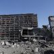 Ucraina, a Mariupol «bombe ogni 10 minuti». Distrutto centro commerciale a Kiev