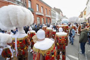 I "Gilles" vestiti con gli abiti tradizionali (Ansa - Julien Warnand)