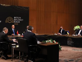 Ucraina, Lavrov: “Vogliamo Paese neutrale”. Kuleba: “Nessun progresso”