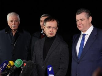 Ucraina, al via i negoziati di Brest: sì di Lavrov a corridoi umanitari