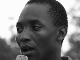 Soumahoro, l’attacco degli ex braccianti: «Dove sono finiti i soldi?»