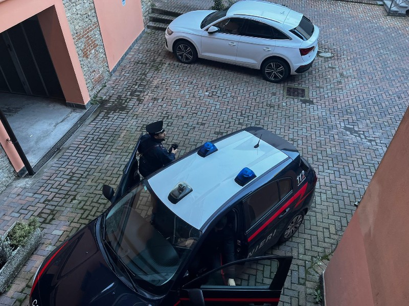 La telefonata ai carabinieri: «Venite, ho ucciso mio figlio»
