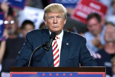 Dazi rinviati al 9 luglio: Usa e Ue cercano un accordo