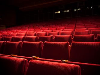 Calo spettatori al cinema e a teatro. Allarme della Siae